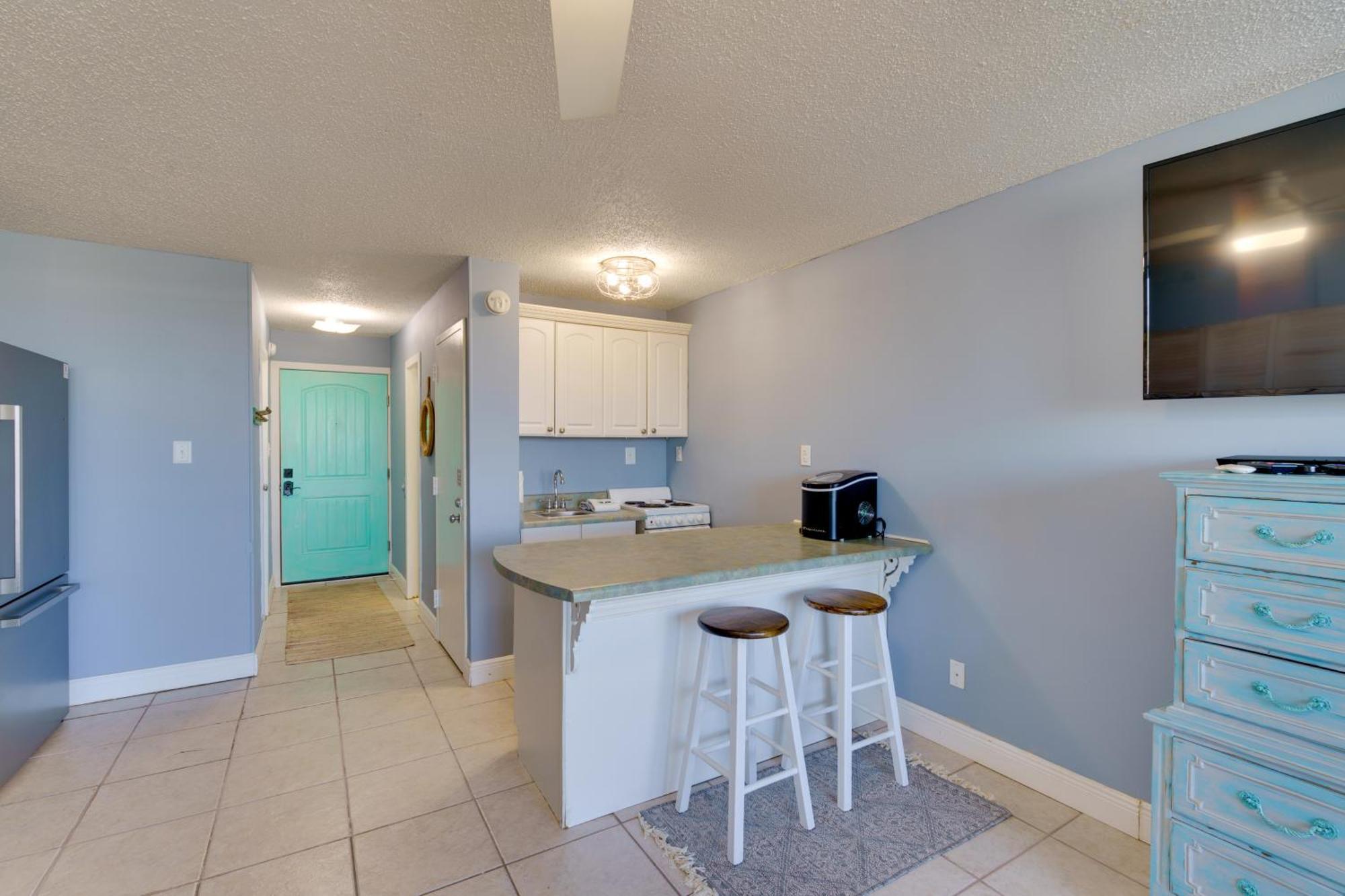Panama With Amenities! *